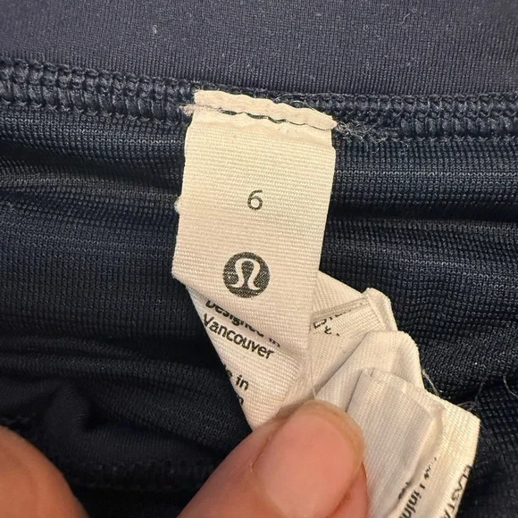 EUC- Lululemon Women's Speed Up High-Rise Lined shorts- size 6 - Picture 5 of 6